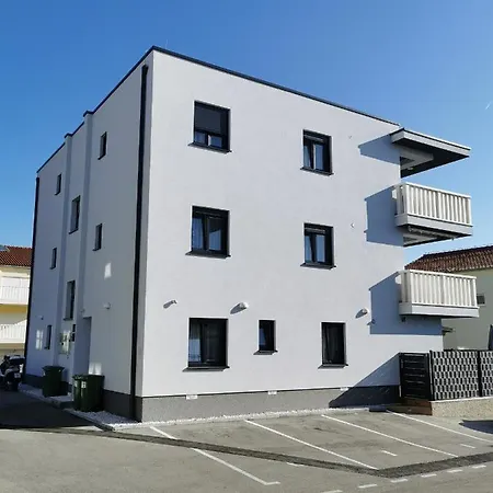 Misic * トロギール