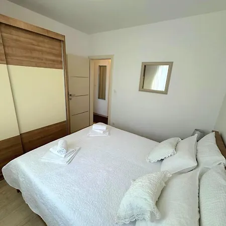 Misic * トロギール