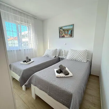 Διαμέρισμα Misic Τρογκίρ