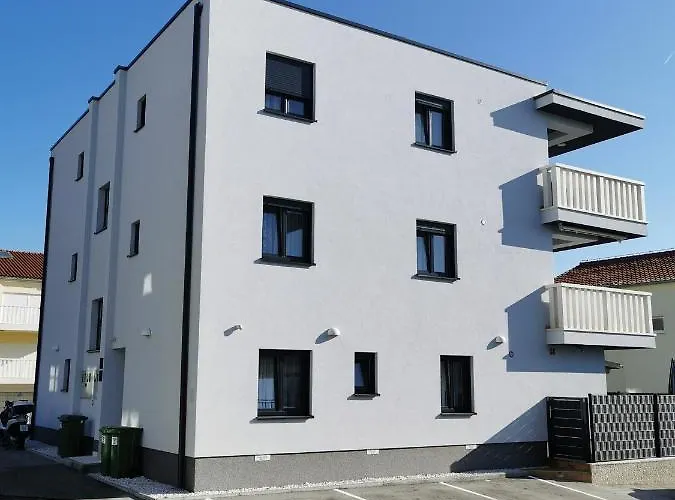 Misic * Τρογκίρ