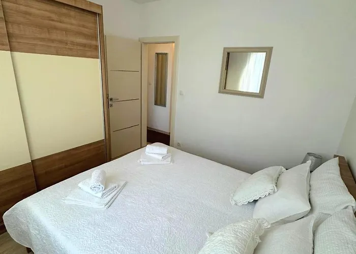 Misic * Τρογκίρ